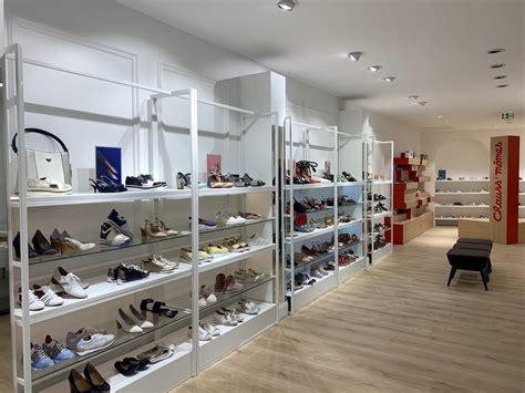 boutique de chaussures.